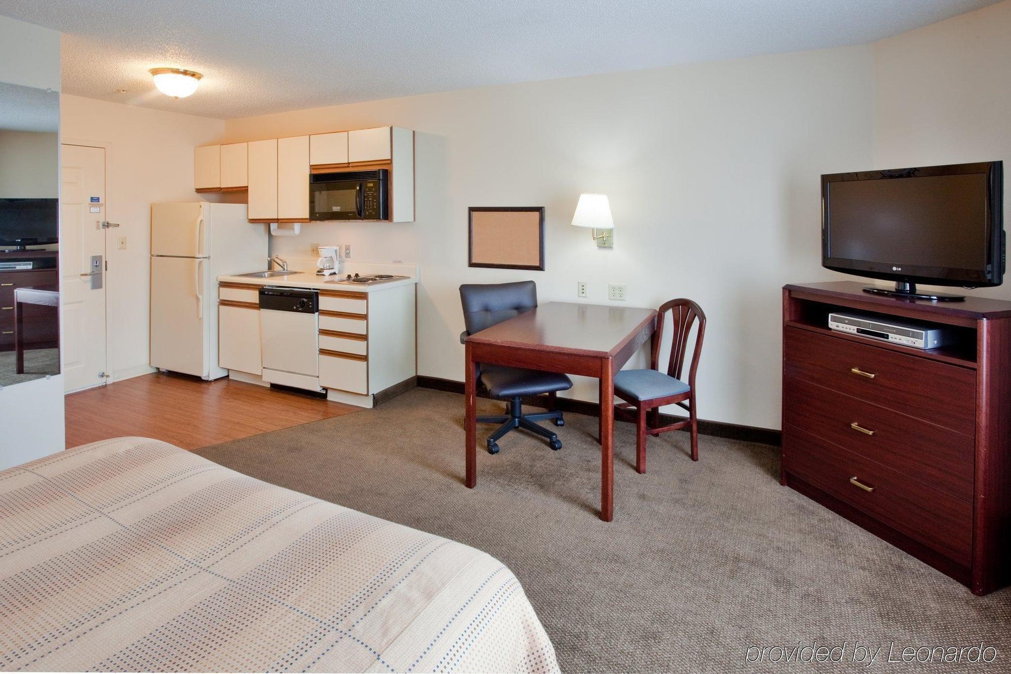 Candlewood Glen Allen-short Pump Hotel
