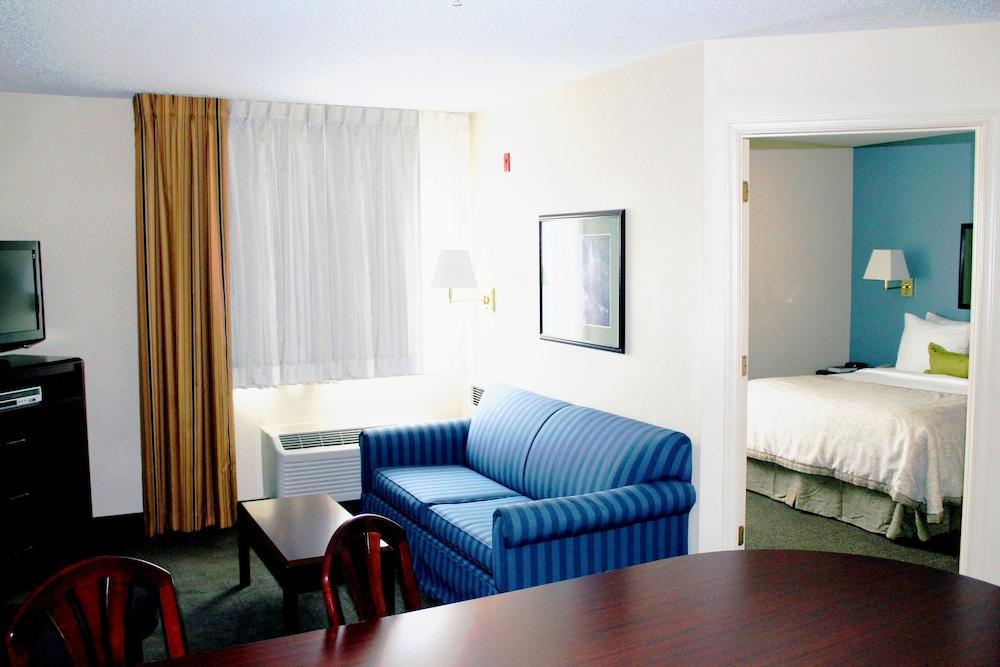 Candlewood Glen Allen-short Pump Hotel 2*