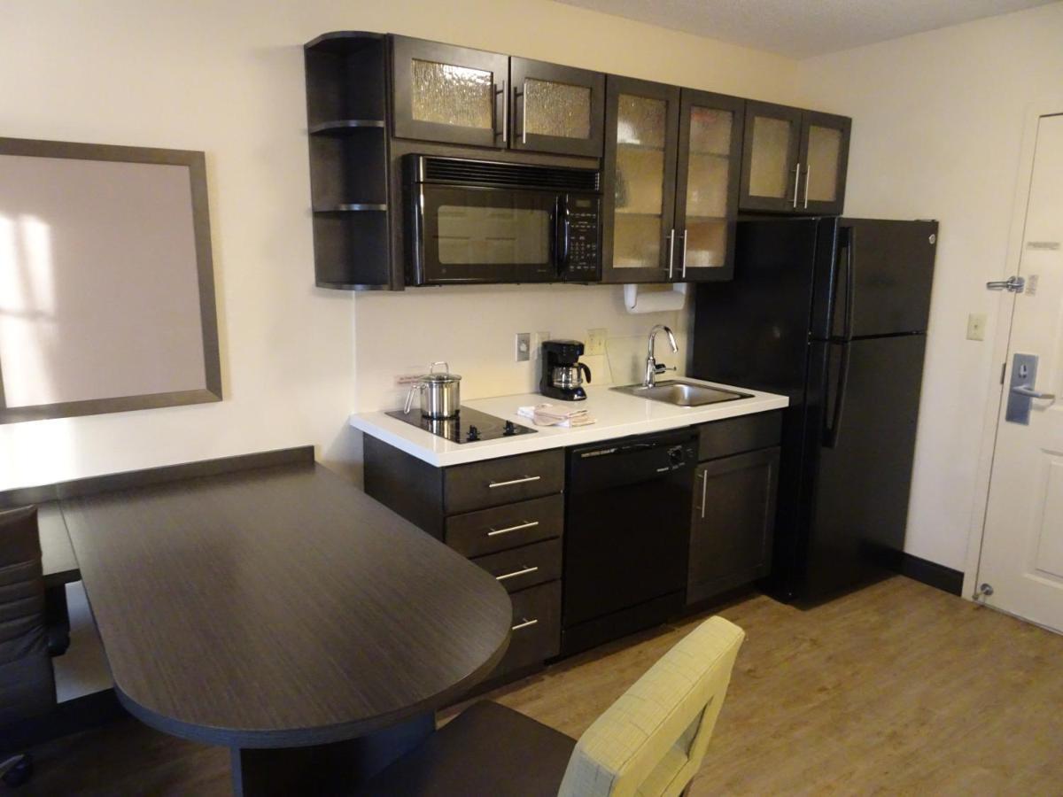 Candlewood Glen Allen-short Pump Hotel