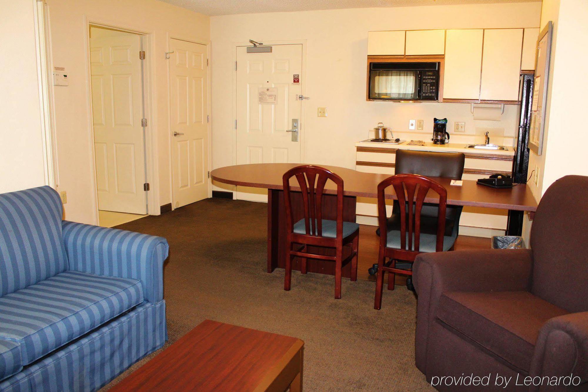 Candlewood Glen Allen-short Pump Hotel
